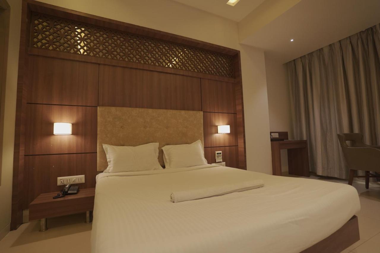 Hotel Mathoshree Thane Exterior foto